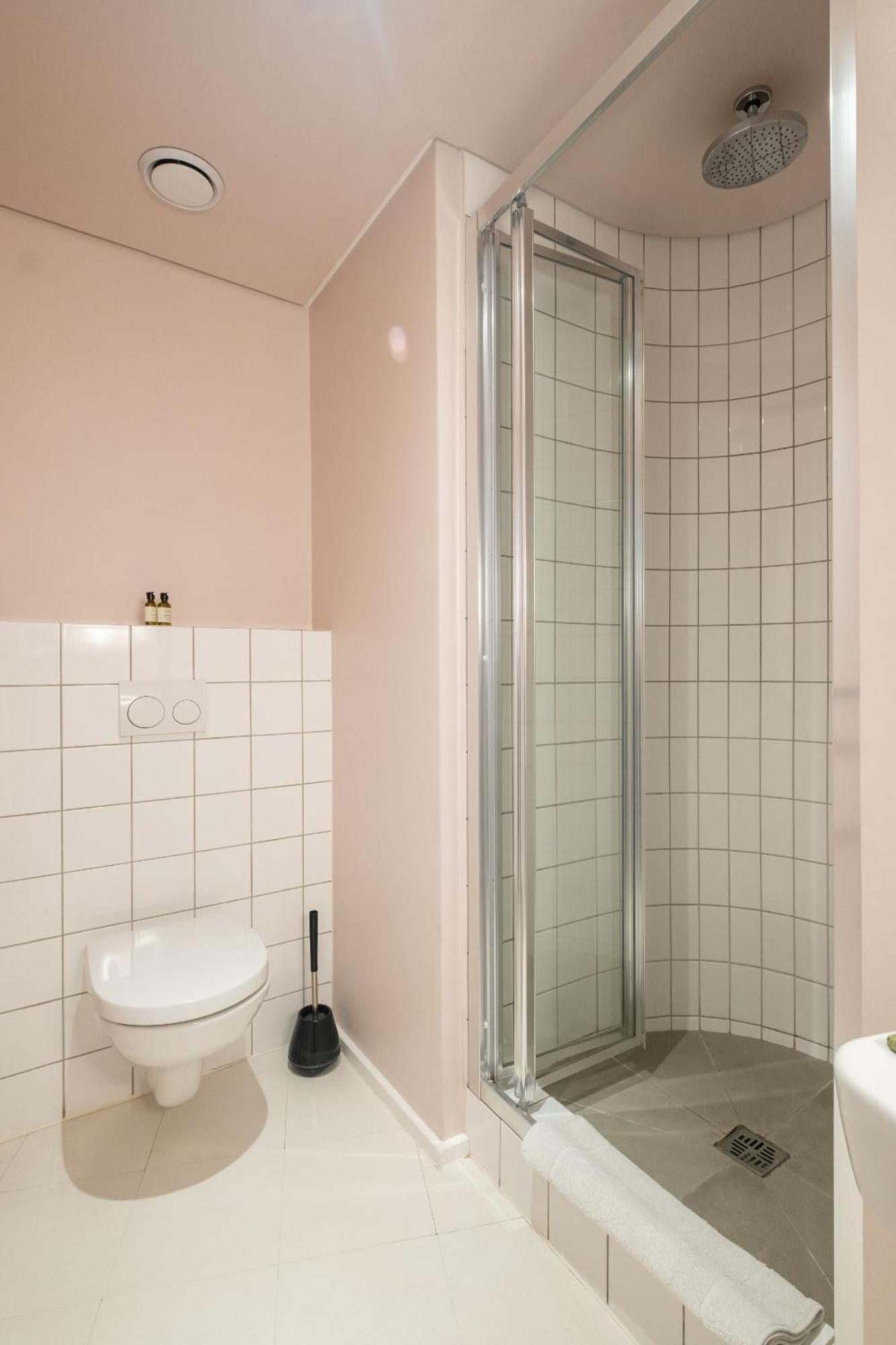 Flamingo 104: Modern Unit With Balcony Appartement