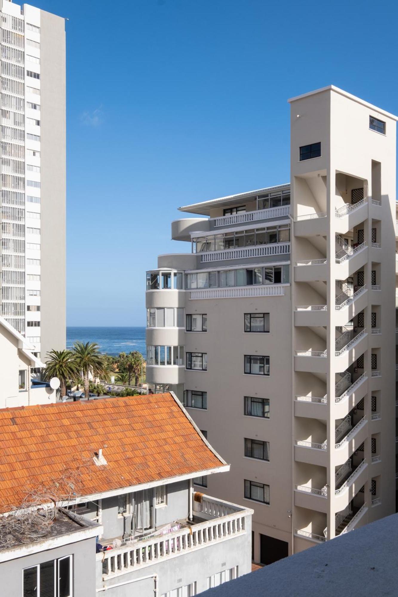 Appartement Flamingo 104: Modern Unit With Balcony