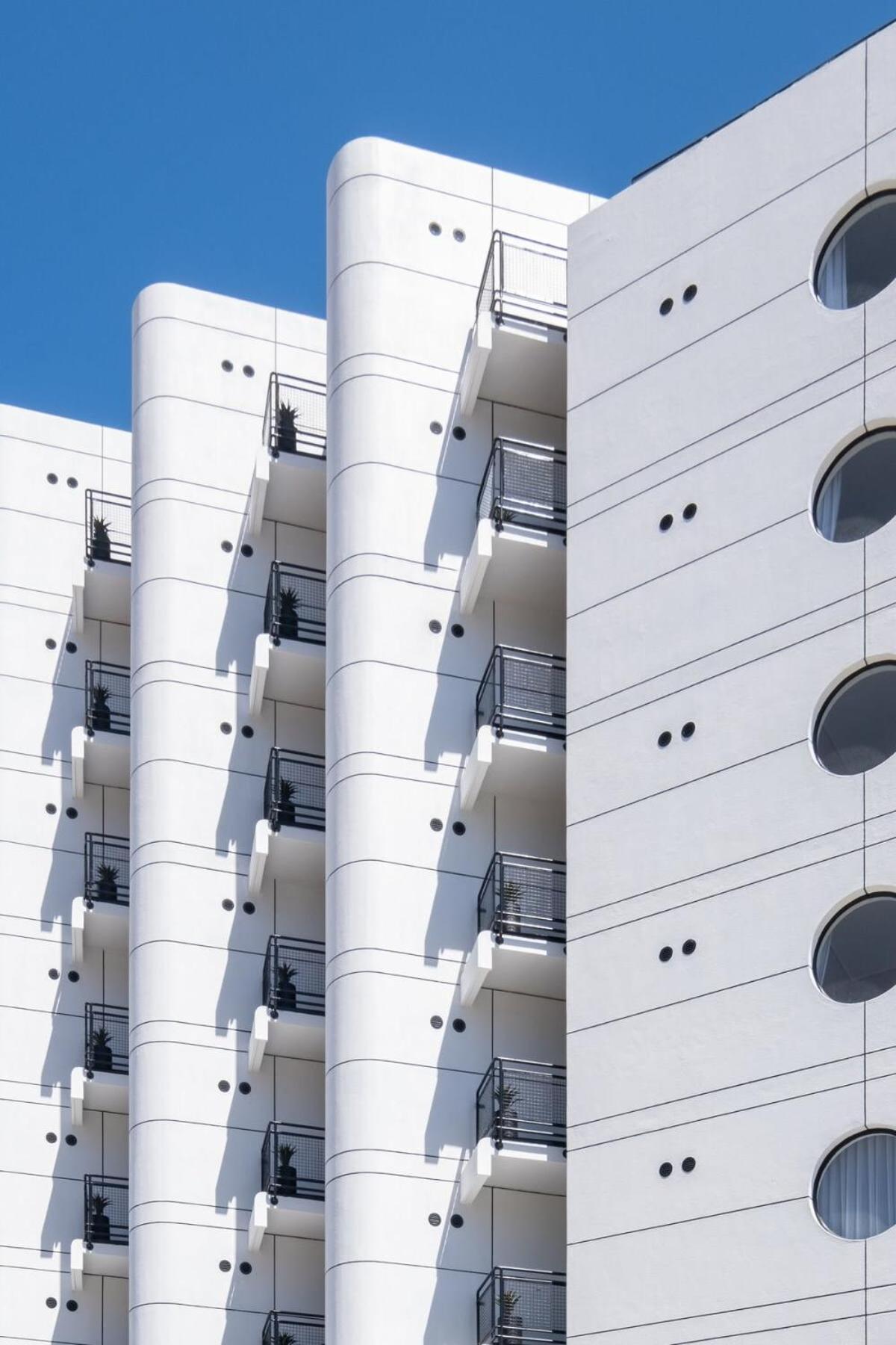 Flamingo 104: Modern Unit With Balcony Appartement