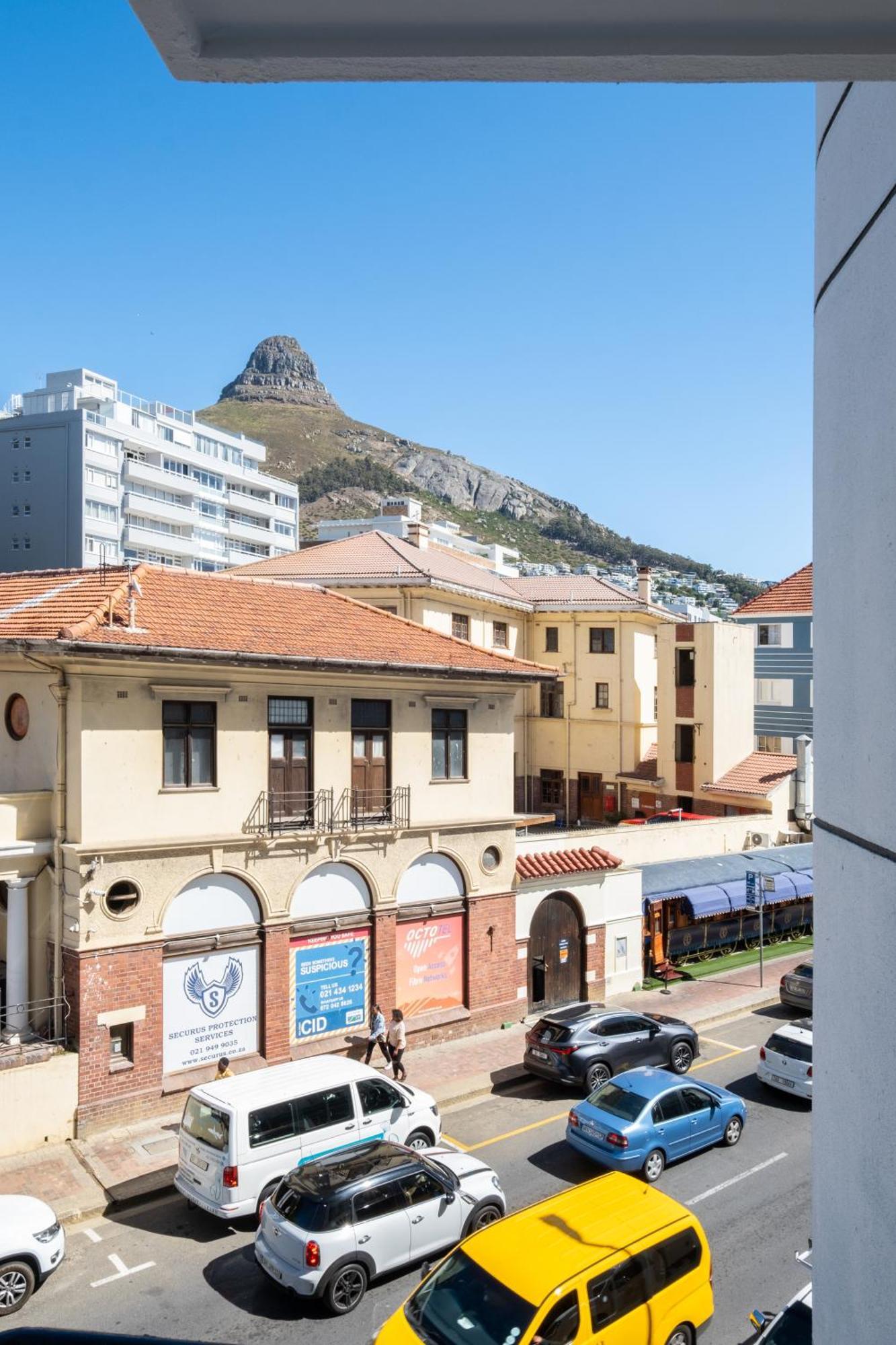 Flamingo 104: Modern Unit With Balcony Le Cap