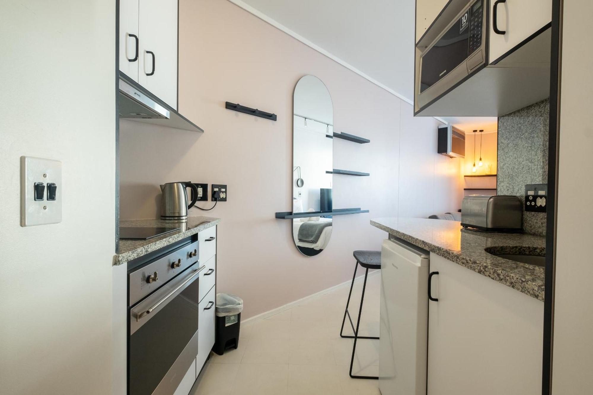 Appartement Flamingo 104: Modern Unit With Balcony