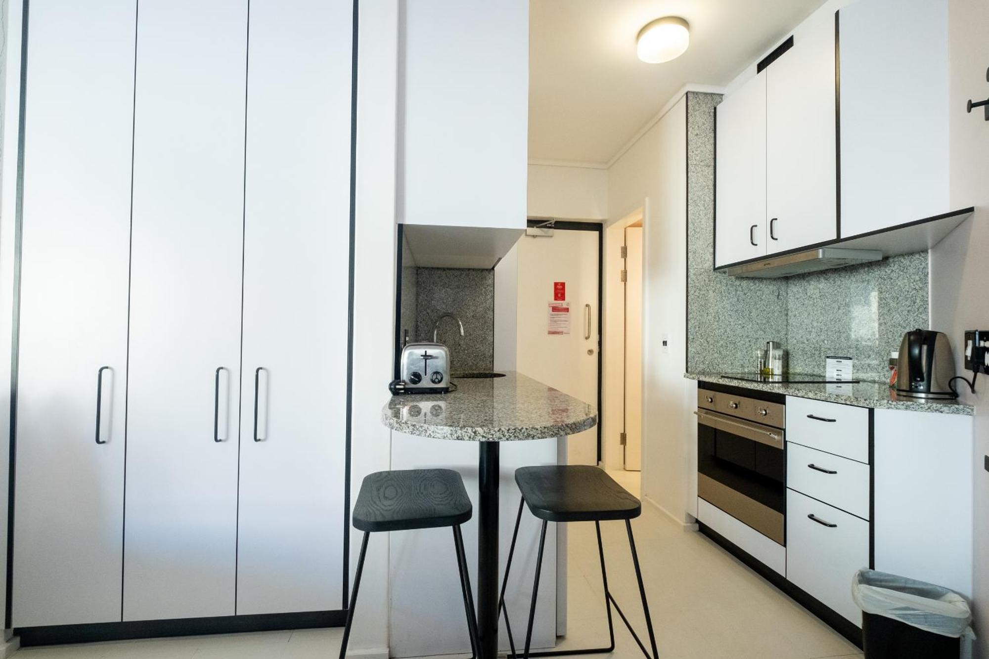 Flamingo 104: Modern Unit With Balcony Le Cap