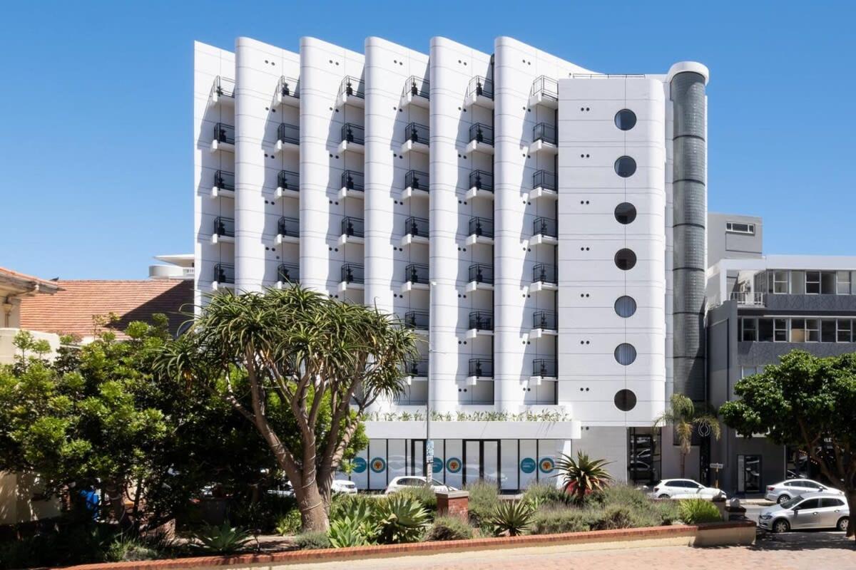 Flamingo 104: Modern Unit With Balcony Cape Town